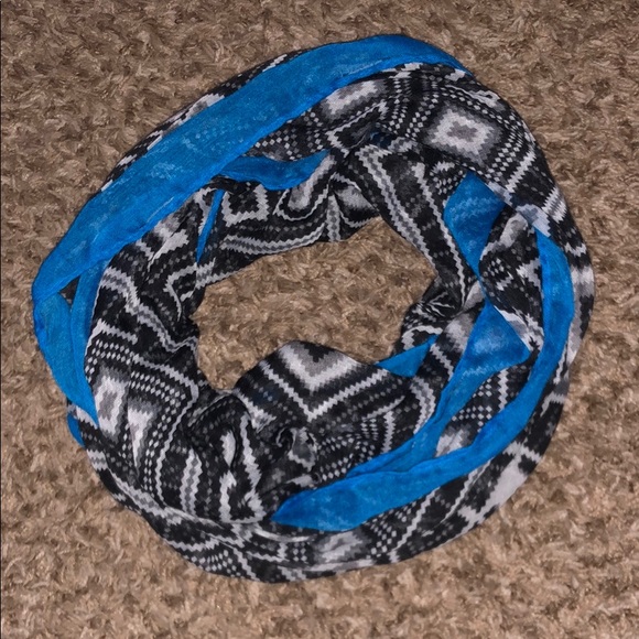 Infinity Scarf - Picture 1 of 3